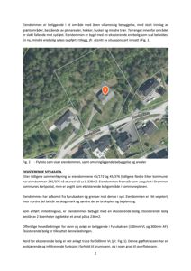 Flyfoto av eiendom og nabolag med overlagte tekst og beskrivelser.