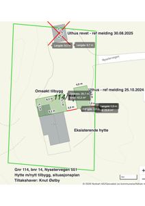 Situasjonsplan som viser tomtens grenser (grønn linje), eksisterende bygninger (grå), planlagt tilbygg (grønt), og nabolagsgrenser (Nyetervegen).
