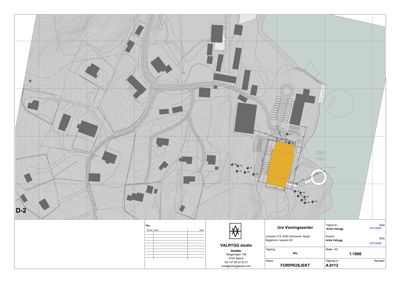 Situasjonsplan som viser bygningens plassering i forhold til omgivelsene, terrengforhold og nabobebyggelse.