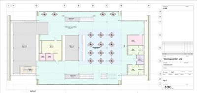 Etasjeplan (Plan 2) for et visningssenter, som viser romfordeling, møblering og arealoppdelinger.