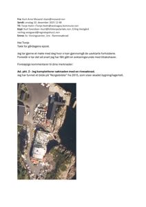 Et luftfoto (satellittbilde) av en bygning og tomt sett fra oven.