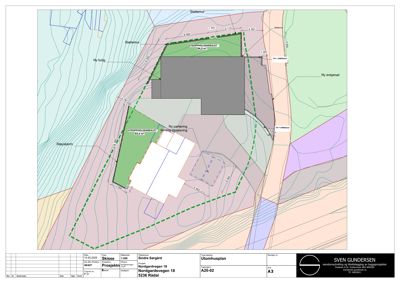 Situasjonsplan som viser tomtens form, høydemålinger (konturlinjer), plassering av ny bolig, ny avkjørsel, parkeringsområder og utbyggingsarealer.