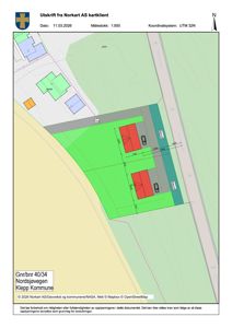Situasjonsplan som viser tomtens form, grenser, naboeiendommer og bygningers plassering i forhold til veier og høydeforhold.