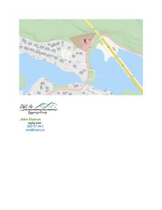 Kart som viser et område med en markert tomt (brun farge) og en bygning (rød farge) ved en vei og vann.