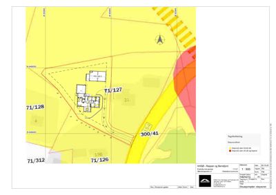 Situasjonsplan som viser tomtens grenser (71/127, 300/41), nabotomter, bygningers plassering og støysoner.