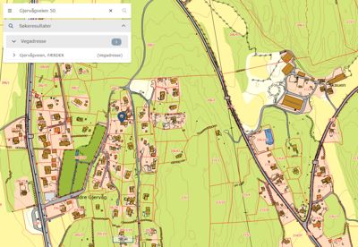 Kart over Gjervåveien 50 i Færder som viser eiendomsinndeling, vegnett og topografi.