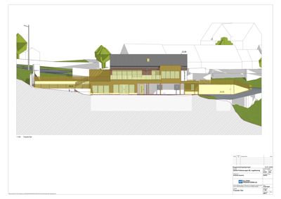 Fasadetegning (opprikk) som viser bygningens utseende fra siden, inkludert høydeangivelser og omgivelsene.