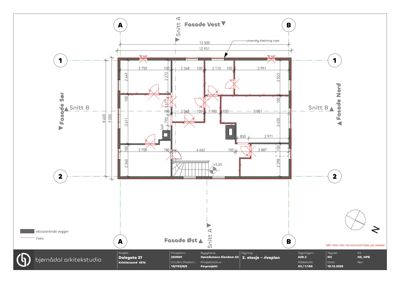 Etasjeplan (2. etasje) med romfordeling, dimensjoner og fasadeopprikk.