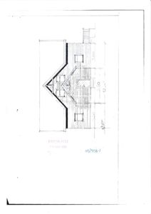 En tegning som viser fasaden (oppsettet) av en bygning sett fra siden, med mål og vindusinnramming.