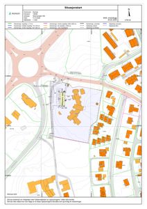 Situasjonskart som viser tomtens plassering i forhold til nabolag, vei, høydeforhold og eiendomsgranser.