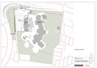 Landskapsplan (situasjonsplan) som viser bygningenes plassering, tomtegrenser og omgivelsene for Espira Karmsund Barnehage.