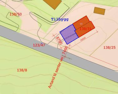 Situasjonsplan som viser tomtens beliggenhet i forhold til nabolag, vei (Nordivegen) og avstandsmål.