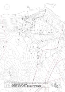 Situasjonsplan med høydeforhold (konturlinjer) og bygningssilhuett for en eksisterende fritidseiendom.