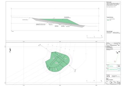 Situasjonsplan som viser tomtens form, bygningens plassering, og detaljer om fylling og grunnforhold.