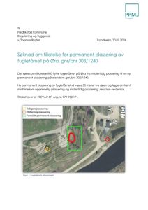 Et bilde som viser en satellittfoto eller flyfoto av et område (Øra) med overlagte tegninger som markerer tidligere, midlertidig og foreslått permanent plassering av et fugletårn.