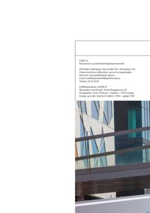 Fotografi av en moderne bygning med glassfasade og metallrammer.