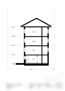 Snittegning (Snitt A) som viser bygningens tverrsnitt fra 1. etasje til tak, med høydemål og romfordeling.