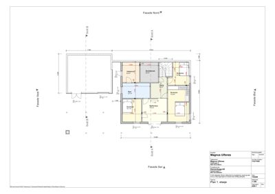 Etasjeplan (Plan 1. etasje) som viser romfordeling, dimensjoner og orientering for en bygning.