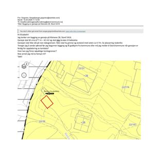 Situasjonsplan som viser tomtens plassering i forhold til nabolag, veg og topografi.