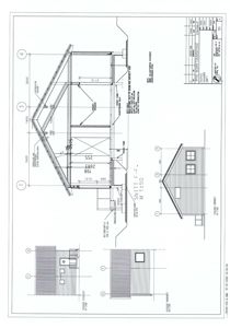 Snittegning (Snitt F-F) som viser tverrsnittet av en bygning, inkludert takkonstruksjon og fasadeelementer.