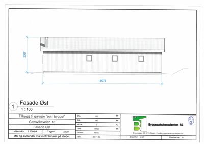 Fasadetegning (Øst) av en tilbygg til garasje med mål og dimensjoner.