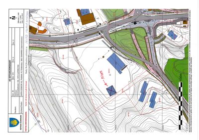 Situasjonskart som viser terrengforhold, vegnett og bygningsplasseringer.