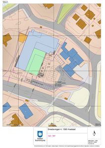 Situasjonsplan som viser bygningens plassering på tomten, veier, parkeringsplasser og nabolag.