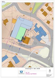Situasjonsplan som viser tomt, bygninger, veier og terrengforhold.