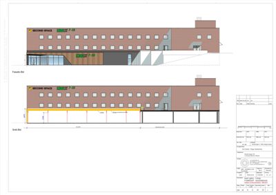 Bildet viser en snittegning (Snitt Øst) av en bygning, som viser tverrsnittet gjennom fasaden og inngangspartiet.