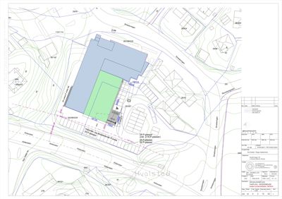 Situasjonsplan som viser bygningens plassering i forhold til veier, naboeiendommer og terrengforhold.
