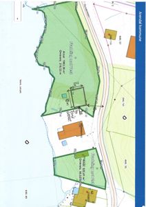 Situasjonsplan som viser todelte tomter (Fadeting mot vest og øst) med angitte mål, arealer og bygningsplasseringer.