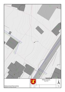 Situasjonsplan som viser tomtens form, høydeforhold (konturlinjer), nabobygninger og infrastruktur.