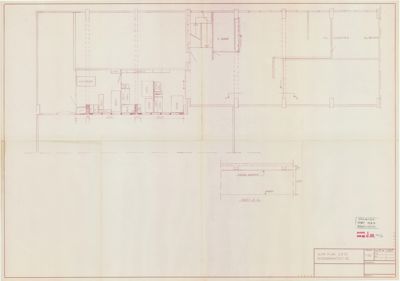 Etasjeplan (2. etg) med romfordeling, dører og snittlinje.