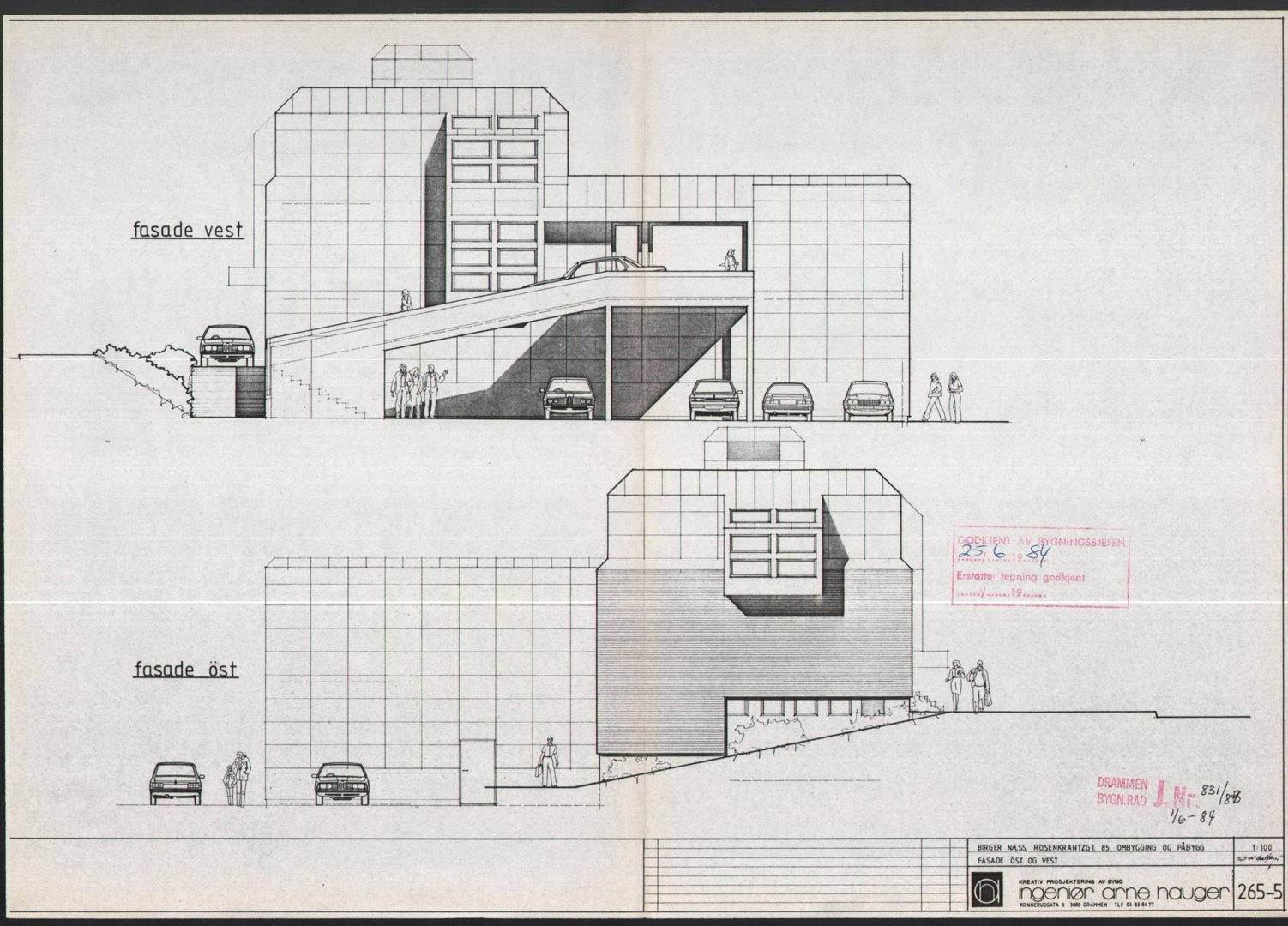 Tegning som viser fasadeopprikk for bygningen sett fra vest og øst, inkludert bilplassering og terrengforhold.