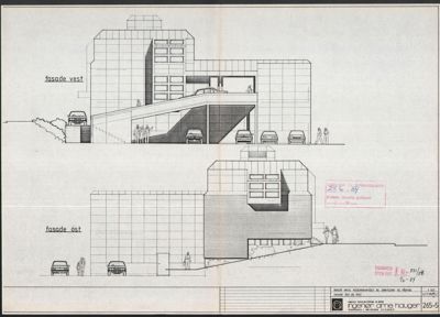Tegning som viser fasadeopprikk for bygningen sett fra vest og øst, inkludert bilplassering og terrengforhold.