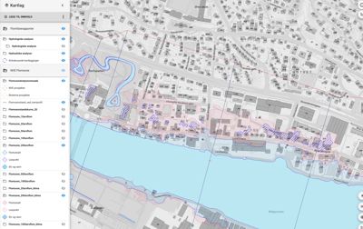 Kartvisning av et område langs en elv (Mjøsa) med overlagte flomsoner og hydrologiske analyser.