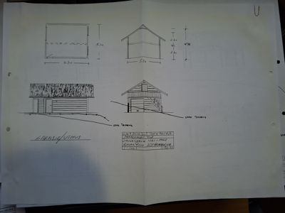 Fasadetegning for en garasje/uthus med oppriss og mål.