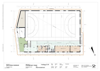 Plantegning av 2. etasje i Vest-Lofoten idrettshall som viser romfordeling, dimensjoner og orientering.