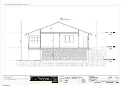 Snittegning av en hytte som viser etasjer, takhøyde og grunnkonstruksjon.