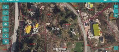 Et digitalt kart (Asker-kart) som viser et område med eiendomsgrenser, eksisterende bygninger og avstandsmålinger.