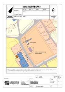 Situasjonskart som viser eiendomsnummer, bygningers plassering, veier og topografi.
