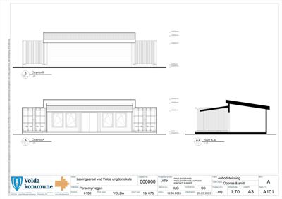 Bildet viser en tegning med oppriss (fasettegninger) og snitt av en bygning, inkludert mål og detaljer om fasadebehandling.