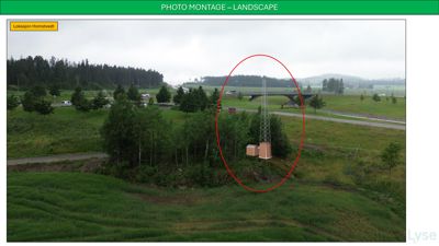 Et fotografi (fotomontasje) som viser et landskap med en planlagt anleggsplassering (tårn og boks) markert med en rød sirkel.