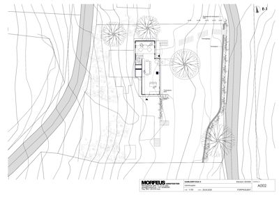 Situasjonsplan (Utomhusplan) som viser bygningens plassering i forhold til terrenget, naboeiendom og omgivelser.
