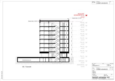 Tverrsnitt (snitt) av en bygning som viser etasjer, høyder og konstruksjon.