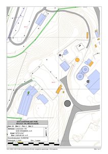 Situasjonskart som viser tomtens beliggenhet, omgivende infrastruktur, nabotomter og topografi.