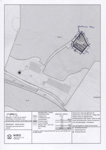 Situasjonsplan med eiendomsdata, arealoppdeling og markering av eiendomsgranser.