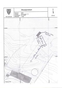 Situasjonskart som viser eiendomsnummer 162/5 på Rakkeivegen 112 i Nes kommune, med topografi, nabobebyggelse og håndskrevne notater om mål og bygningstyper.
