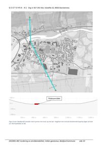 Kart med topografisk underlag, en markert profil (blå prikket linje) og en tilhørende høydeprofil (grå linje) som viser terrengforhold langs profilen.