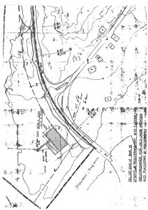 Situasjonsplan som viser tomtens plassering i forhold til omgivelsene, inkludert vei (A90), elv (Strømsø), og nabotomter.